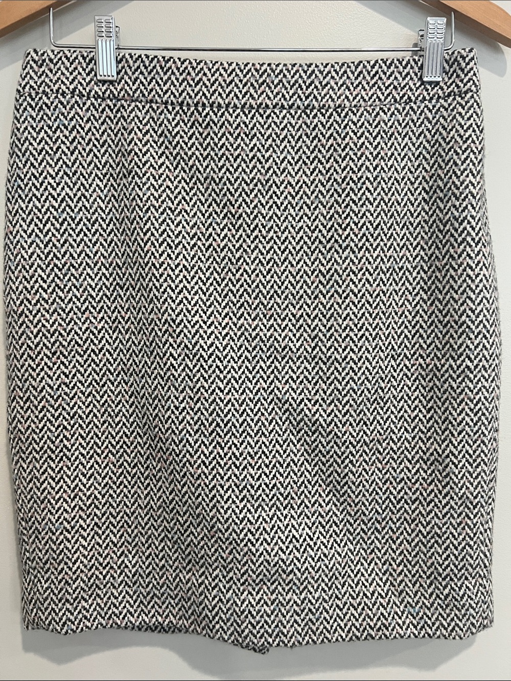 J. Crew Women’s Chevron Black White Pink Pencil Skirt Size size 4